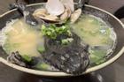 Món mì bày nguyên con ếch 'chưa lột da' gây sốc ở Đài Loan