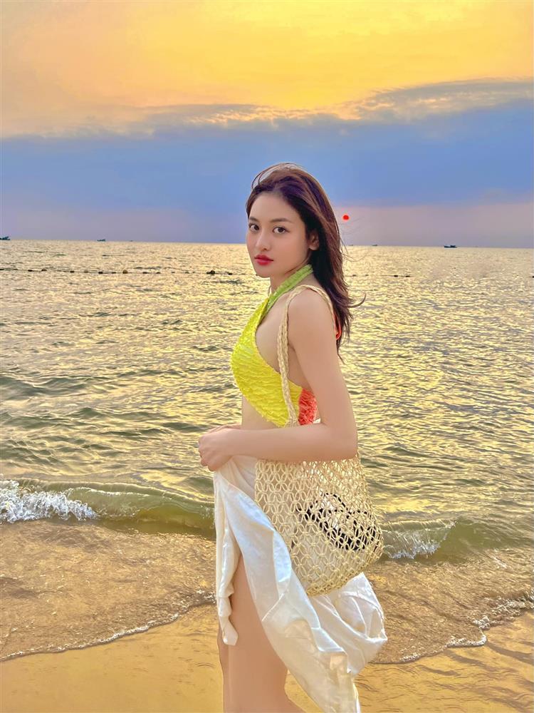 Bạn gái Mạnh Trường khoe bộ sưu tập bikini khiến fan tròn mắt-9