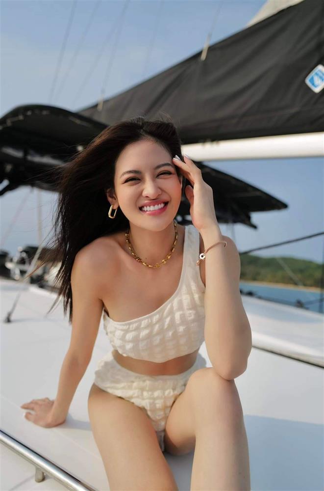 Bạn gái Mạnh Trường khoe bộ sưu tập bikini khiến fan tròn mắt-14