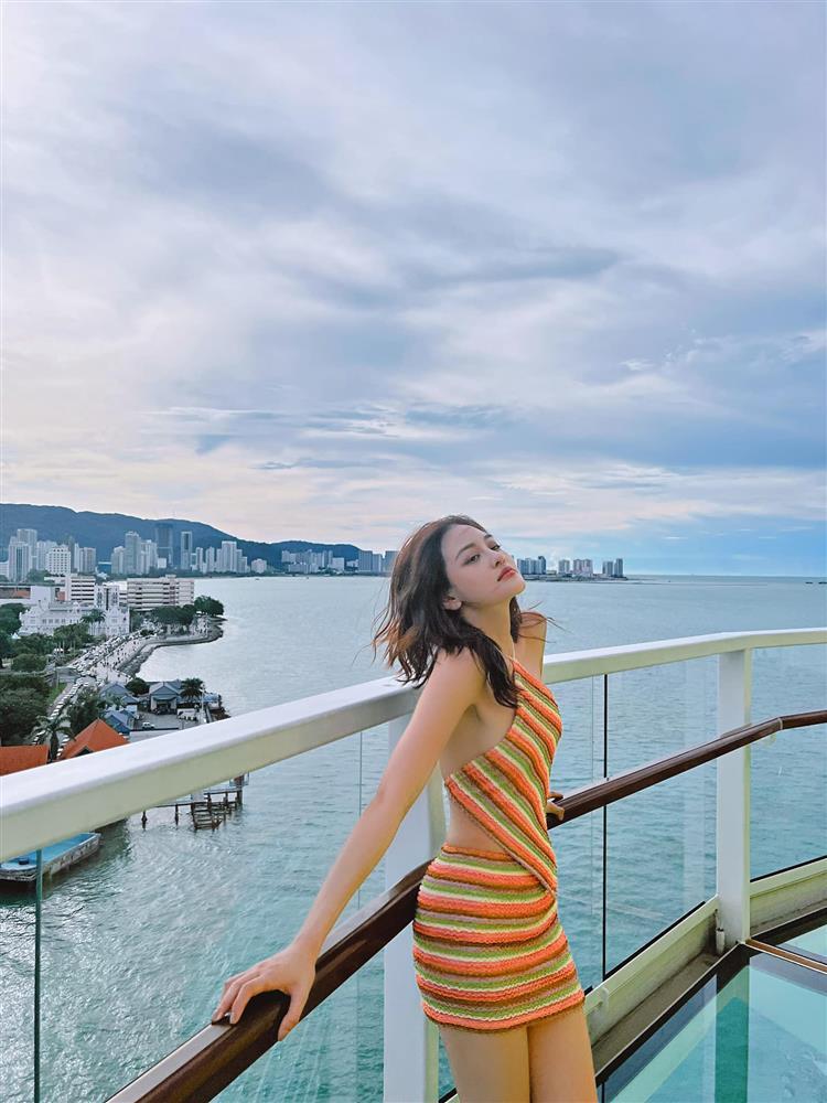 Bạn gái Mạnh Trường khoe bộ sưu tập bikini khiến fan tròn mắt-31