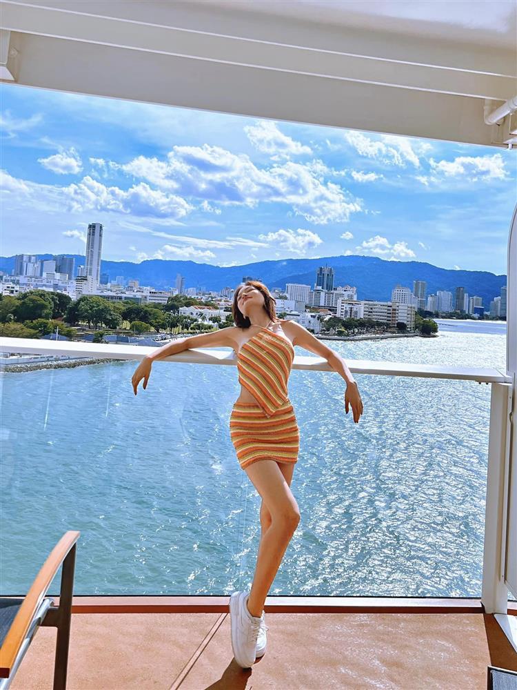 Bạn gái Mạnh Trường khoe bộ sưu tập bikini khiến fan tròn mắt-32