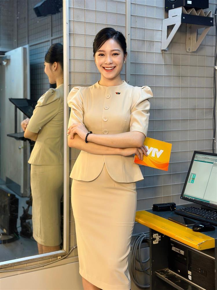 MC thời sự Mai Ngọc lên đồ đi làm như nữ sinh Nhật Bản-6