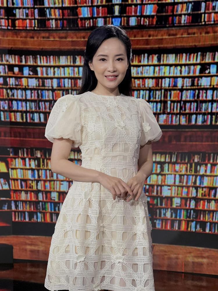 MC thời sự Mai Ngọc lên đồ đi làm như nữ sinh Nhật Bản-8