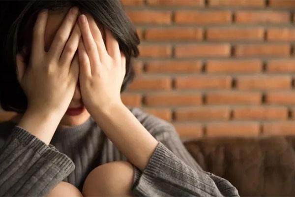 Nhìn mái đầu trọc của chồng, tôi bật khóc trong hạnh phúc và đau đớn-1