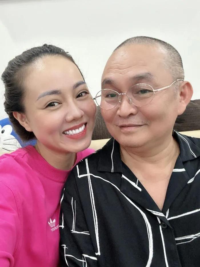 Vua hài đất Bắc Xuân Hinh đến thăm Công Lý, bất ngờ phản ứng của vợ Cô Đẩu-2