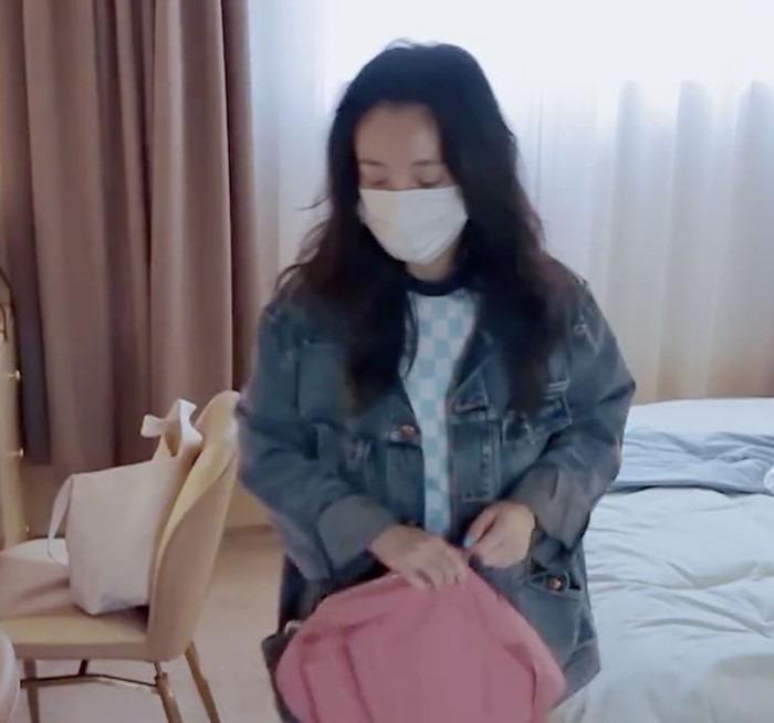 Hình ảnh Ngô Thiến tiều tụy vào viện trước khi rút khỏi Đạp gió 2023-3