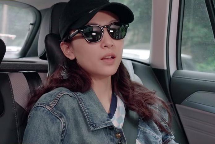 Hình ảnh Ngô Thiến tiều tụy vào viện trước khi rút khỏi Đạp gió 2023-4