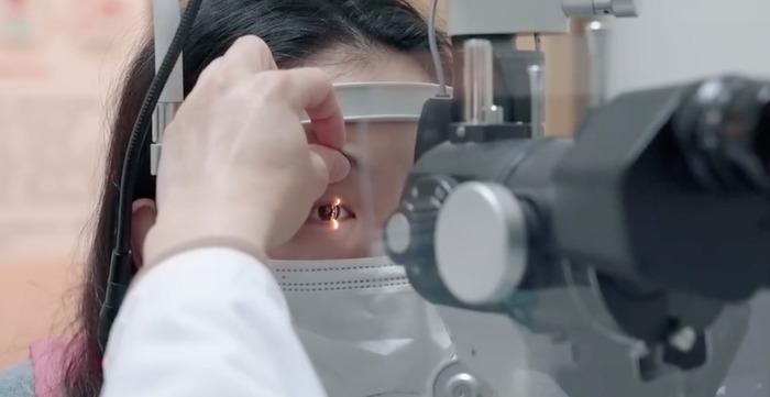 Hình ảnh Ngô Thiến tiều tụy vào viện trước khi rút khỏi Đạp gió 2023-5