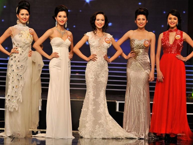 Vũ Ngọc Anh chụp ảnh váy cưới với mốt mặc không giống ai-7