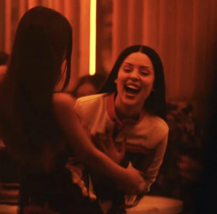 Xuất hiện vài giây cạnh Jennie nhưng mỹ nhân này lại được yêu thích nhất The Idol-2