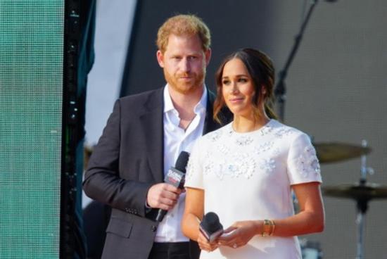 Harry và Meghan sụp đổ