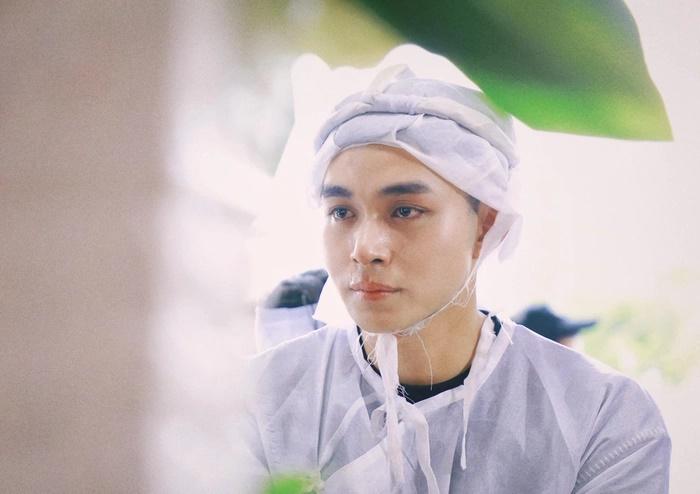 Jun Phạm nghẹn ngào trong lễ tiễn đưa bố-3