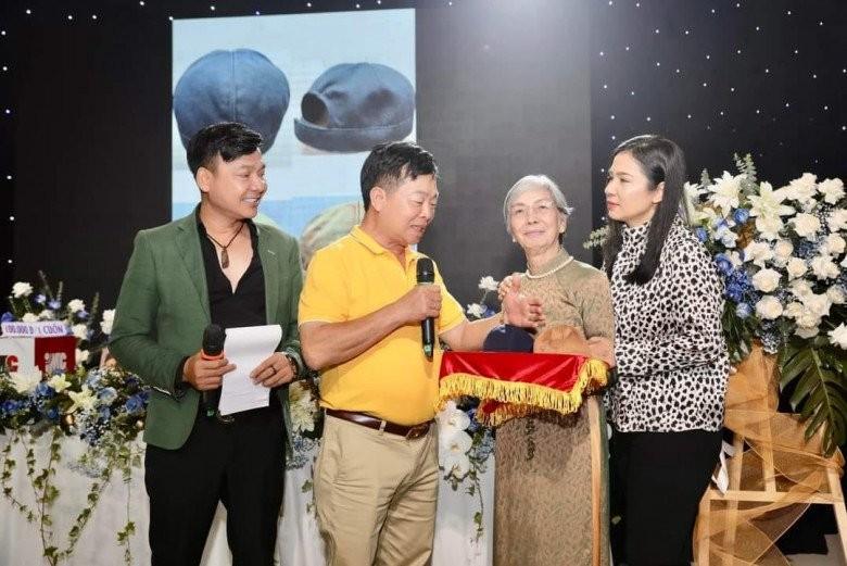 Từng phải bóp mồm giảm cân, Việt Trinh giờ ăn tù tì, body màu mỡ vẫn xinh-4