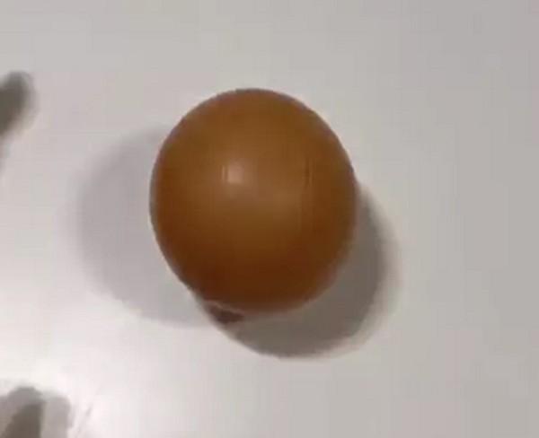 Đi siêu thị tình cờ mua được quả trứng tròn xoe hoàn hảo, bán lại được cả chục triệu-1