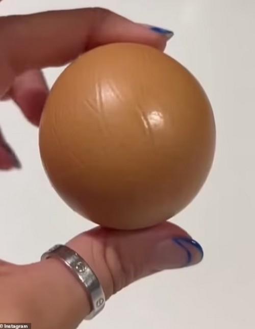 Đi siêu thị tình cờ mua được quả trứng tròn xoe hoàn hảo, bán lại được cả chục triệu-2