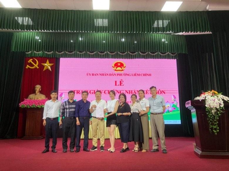 Soi thời trang đi đăng ký kết hôn của dàn sao Việt-1
