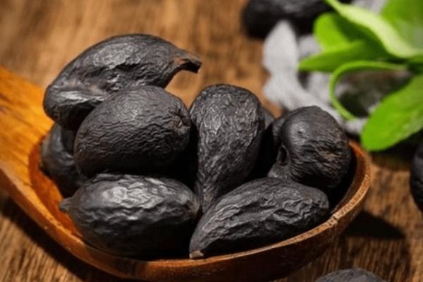 Hé lộ cây nấm như quả trứng đen, vài triệu 1 lạng nhưng người đào được không bán-1