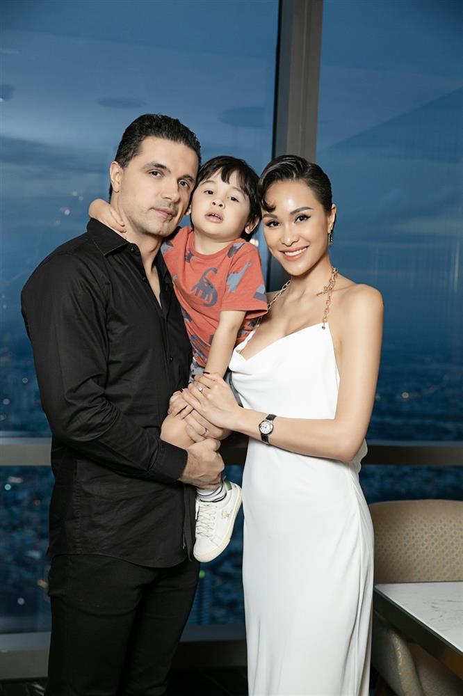 Chồng Tây tặng MC Phương Mai nhẫn kim cương 1 tỷ đồng-1