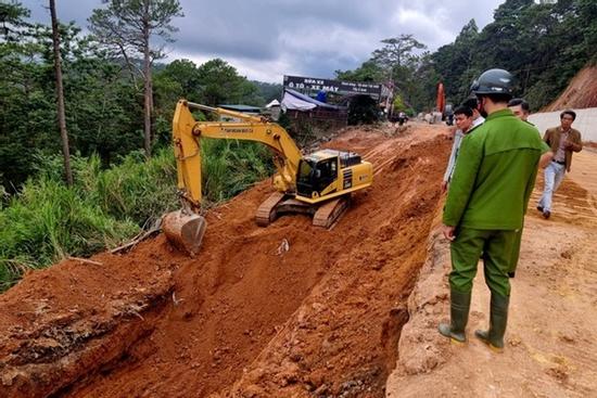 Sạt lở taluy đèo Prenn Đà Lạt: Nạn nhân thứ 2 tử vong