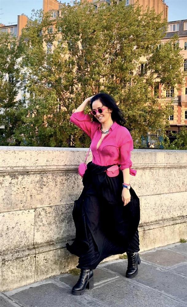 Cô Bống Hồng Nhung đọ style cháu gái Hoa hậu: U60 mặc áo soi thấu nội y-8