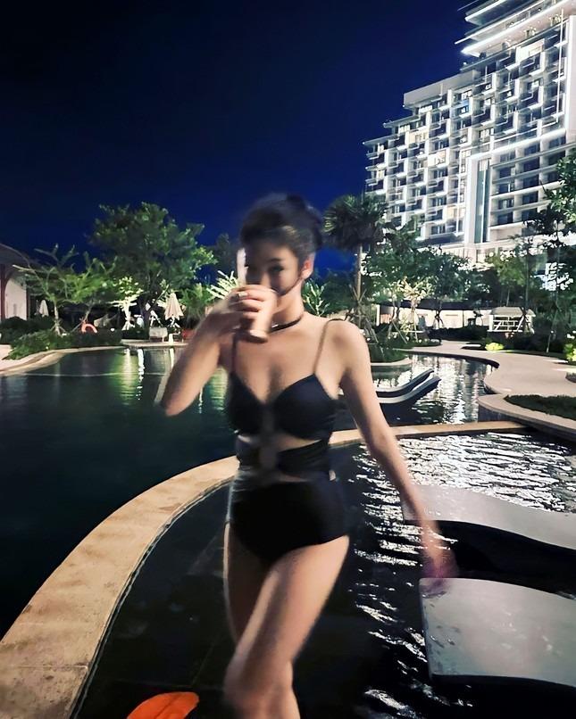 Ca sĩ người Hàn Quốc đến ăn đặc sản bánh xèo Đà Nẵng-4