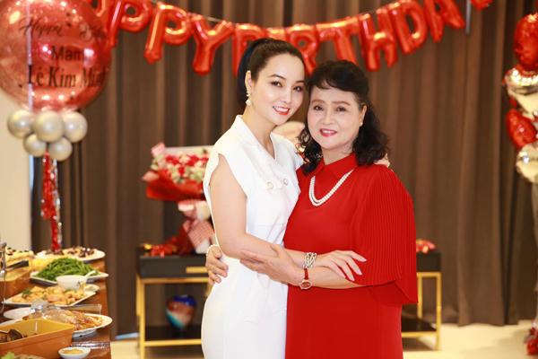 Người phụ nữ U70 vẫn xinh đẹp và quyền lực với cô Trúc Mai Thu Huyền là ai?-2