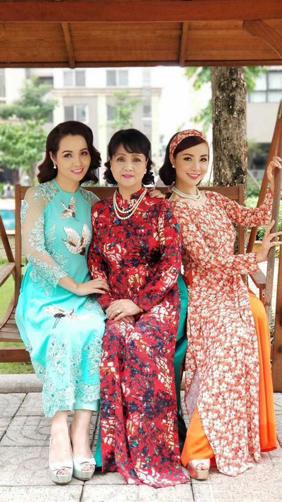 Người phụ nữ U70 vẫn xinh đẹp và quyền lực với cô Trúc Mai Thu Huyền là ai?-4