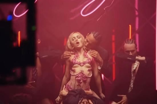 Phim có Jennie (BlackPink) ngập ngụa cảnh nóng nhưng khiến khán giả phát cáu