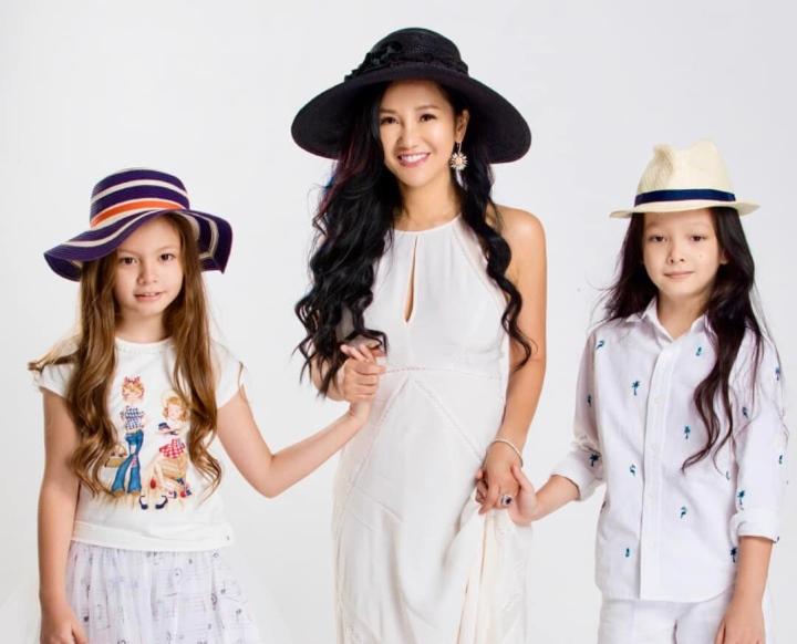 Hai con sinh đôi cao lớn hơn mẹ của diva Hồng Nhung-2