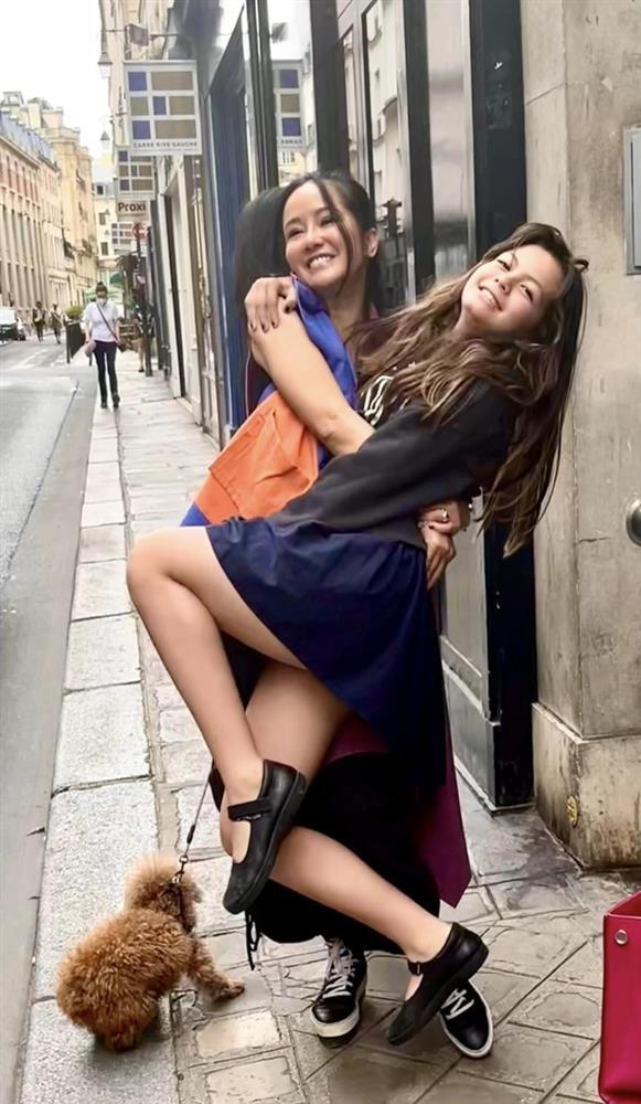 Hai con sinh đôi cao lớn hơn mẹ của diva Hồng Nhung-5