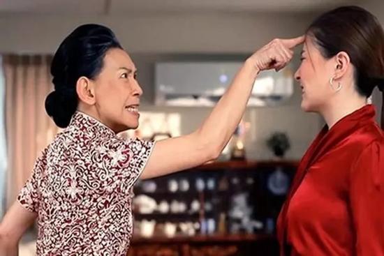 Về quê thăm con nghỉ hè, con dâu điếng người với câu nói của mẹ chồng với con gái