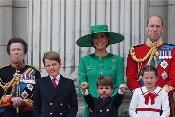 Ẩn ý của Vua Charles khi đăng ảnh Harry-4