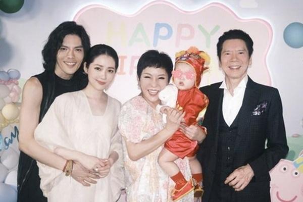 Quách Bích Đình và mẹ chồng song hành đi sự kiện, nghi vấn mang thai con thứ 3 vì dáng vóc bất thường-10