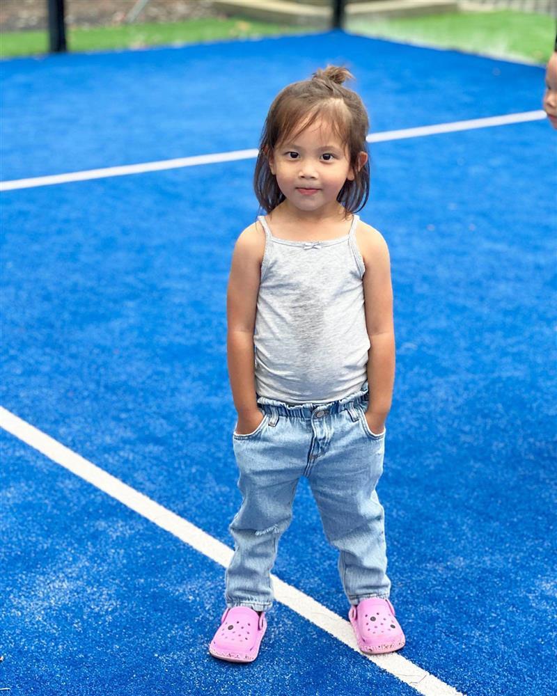 Lisa theo mẹ Hà Hồ đi tập yoga ra dáng dân chuyên, không còn lạc quẻ-10