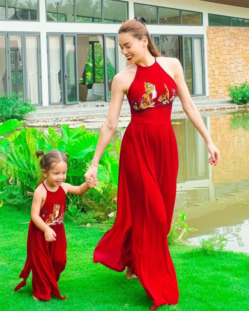 Lisa theo mẹ Hà Hồ đi tập yoga ra dáng dân chuyên, không còn lạc quẻ-13