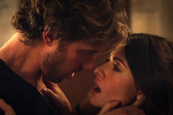 Những bộ phim gây tranh cãi vì quá nhiều cảnh 18+-7