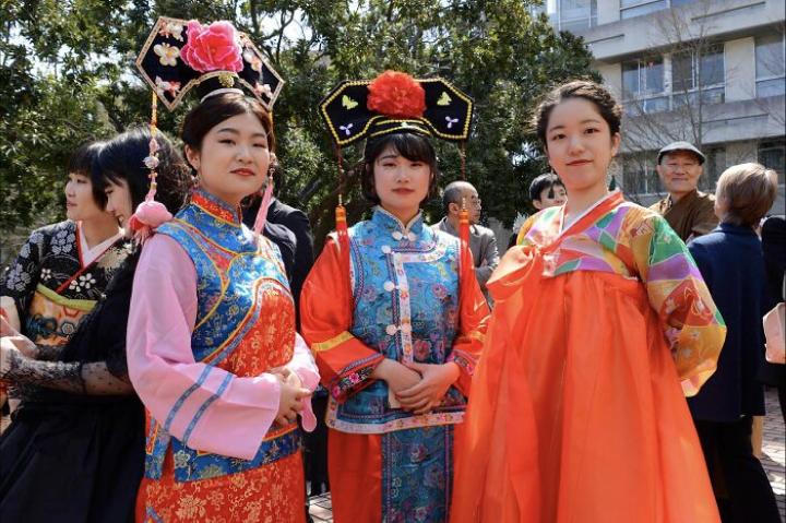 Lễ tốt nghiệp kỳ dị như ngày hội hoá trang của Đại học Kyoto-10