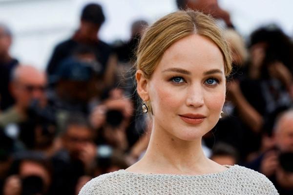Jennifer Lawrence gây tranh cãi vì đoạt Oscar mà... đóng cảnh khỏa thân-4