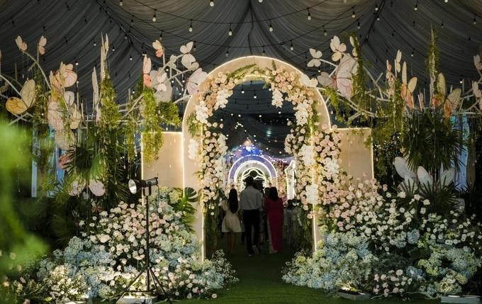 Đám cưới con gái đại gia ở Long An: Trang trí 2 tấn hoa, 200 người phục vụ-4