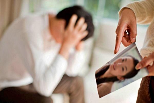 Nhờ ngoại tình tôi thăng tiến nhưng sự nghiệp lại sớm nở tối tàn-1