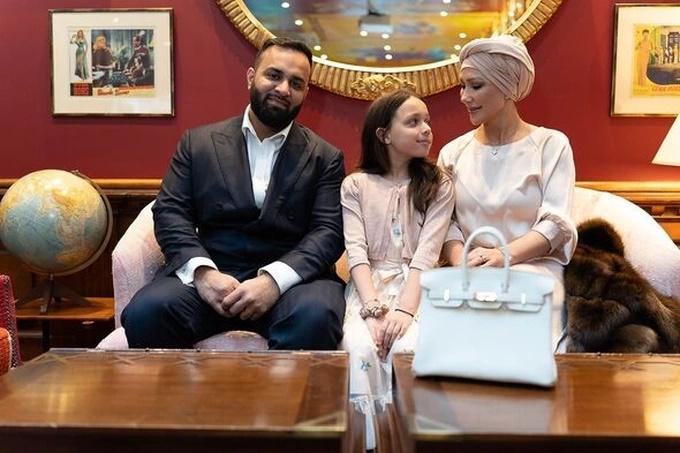 Tiểu thư 10 tuổi đã đi xe sang, người dát đồ hiệu hàng tỷ đồng-3