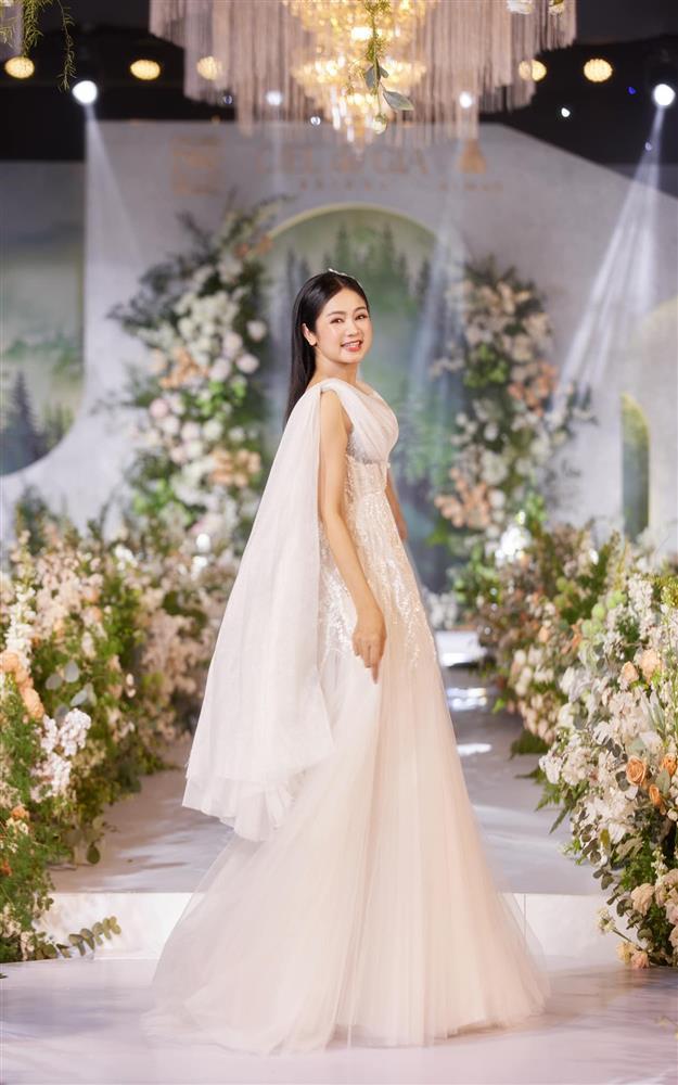 NSND Thu Hà diện váy cưới ở tuổi 54-3