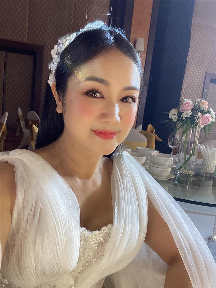 NSND Thu Hà diện váy cưới ở tuổi 54-4