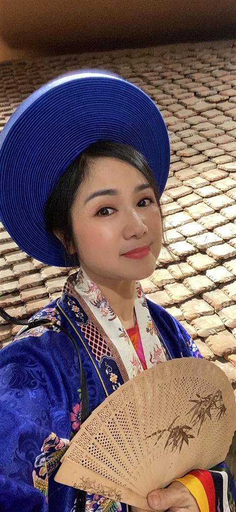 NSND Thu Hà diện váy cưới ở tuổi 54-5