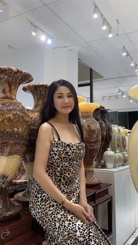 NSND Thu Hà diện váy cưới ở tuổi 54-8