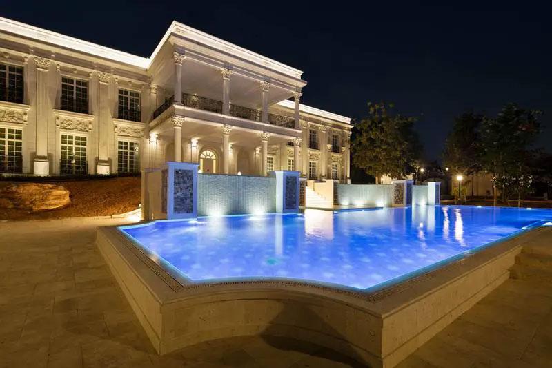 Choáng ngợp dinh thự trị giá 204 triệu USD, được dát từ 700.000 lá vàng-5