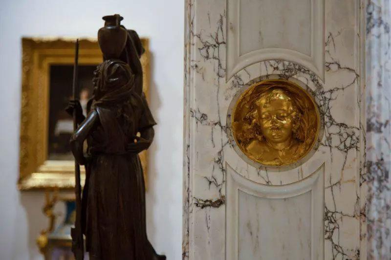 Choáng ngợp dinh thự trị giá 204 triệu USD, được dát từ 700.000 lá vàng-6