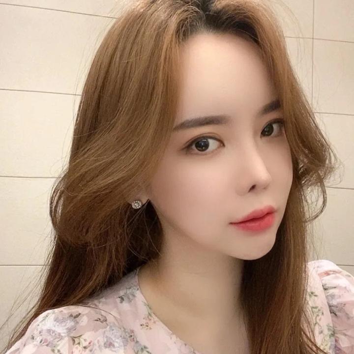 Trước khi chọn cách ra đi, người mẫu 37 tuổi liên tục xin lỗi hai con gái-1