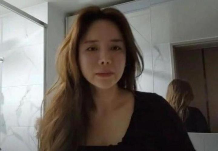 Trước khi chọn cách ra đi, người mẫu 37 tuổi liên tục xin lỗi hai con gái-2