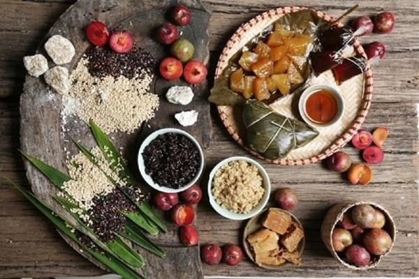 Tết Đoan Ngọ đặt lên bàn thờ 5 loại quả, 6 loại hoa này, gia chủ hưởng lộc, cầu gì được nấy-5